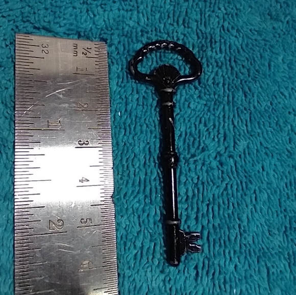 Vintage Style Black Key Pendant Worn Antique - Picture 2 of 3
